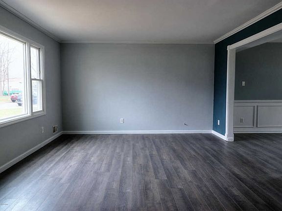 3rd image of 13 York Ave