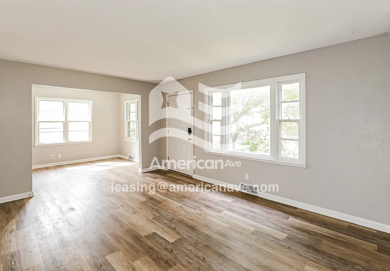 3 bed, 1.5 bath, 912 sqft, $1,322 — Photo 3
