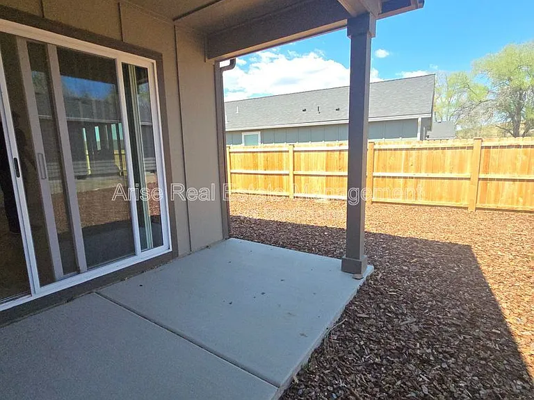 652 NE McCampbell St — Photo 11