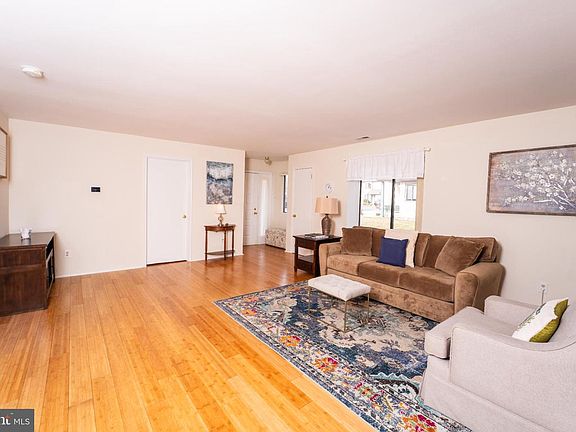 4th image of 1107 Chesterwood Ct