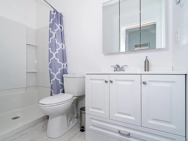 728 E 2nd St #3 — Photo 3