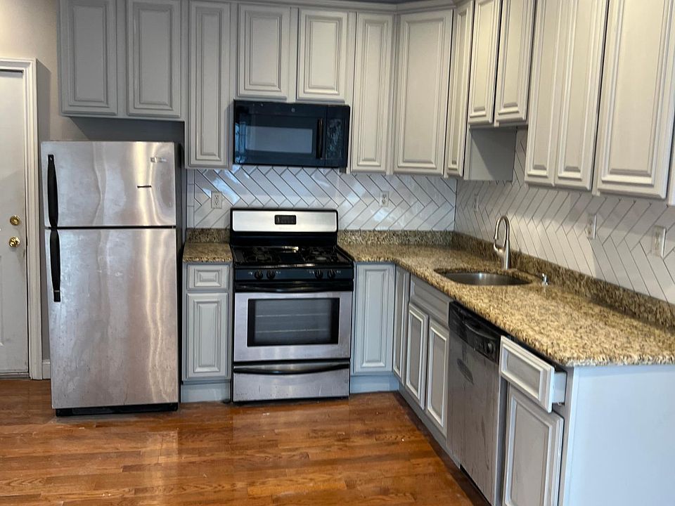 Fantastic kitchen with custom cabinets