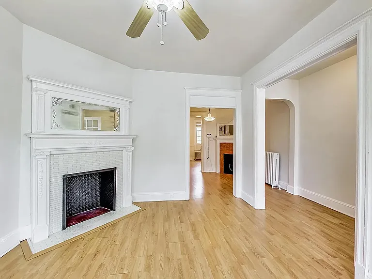 137 R St NE — Photo 4