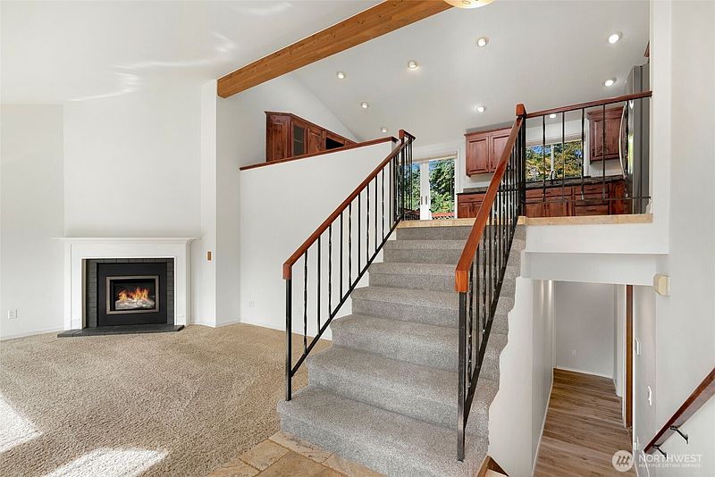 3rd image of 1709 2nd Street NE