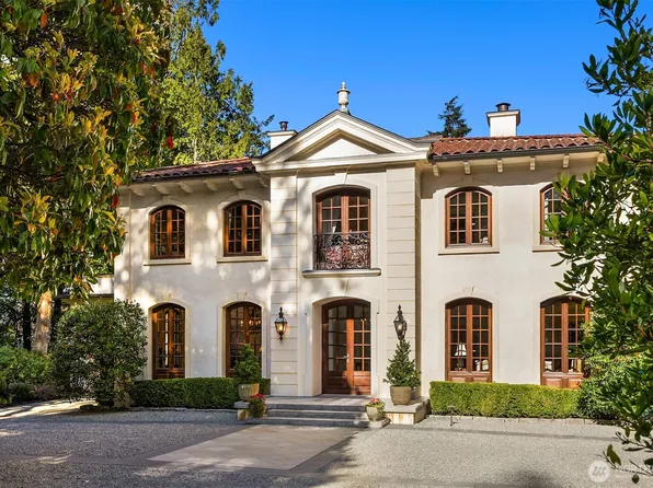 8010 Grand Avenue NE, Bainbridge Island, WA 98110