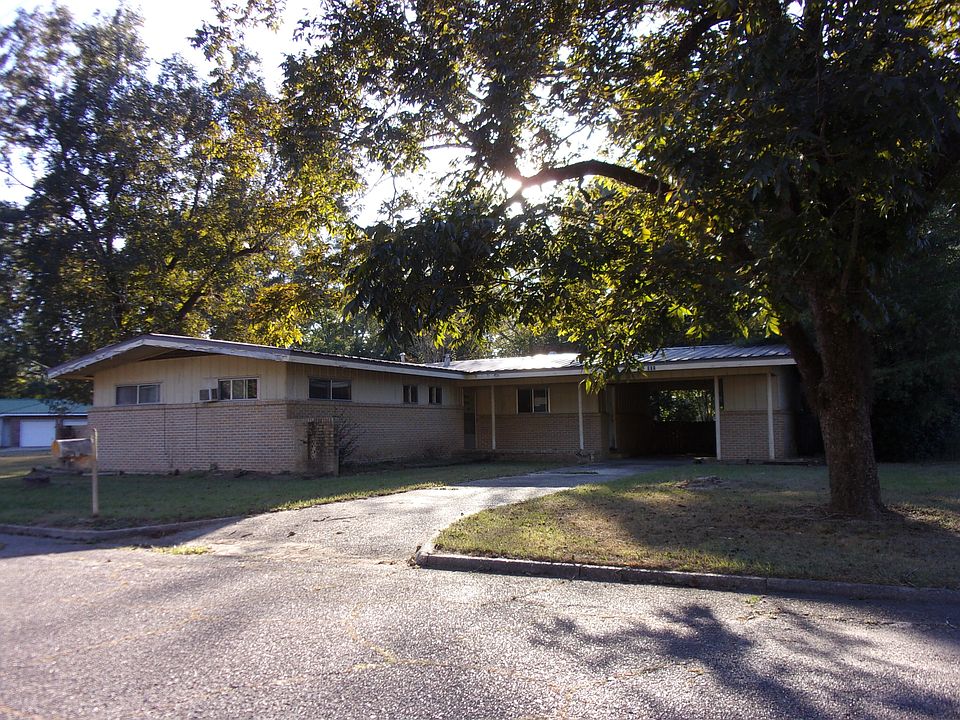 1st image of 905 Camellia Ct