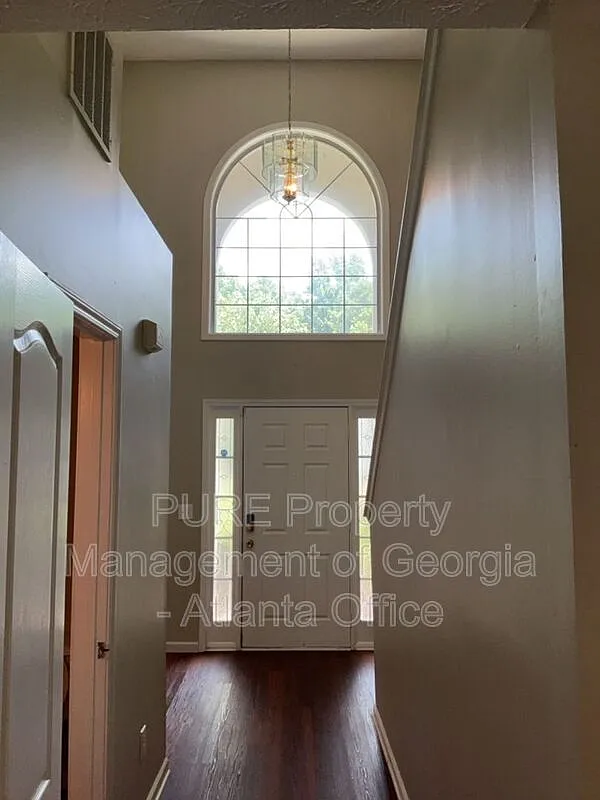 4 bed, 2.5 bath, 1706 sqft, $1,899 — Photo 3