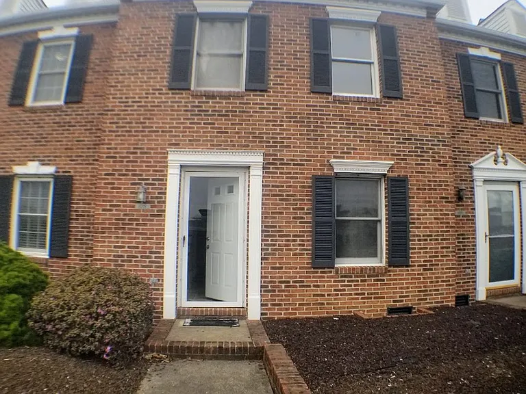 1018 Konnarock Rd — Photo 1