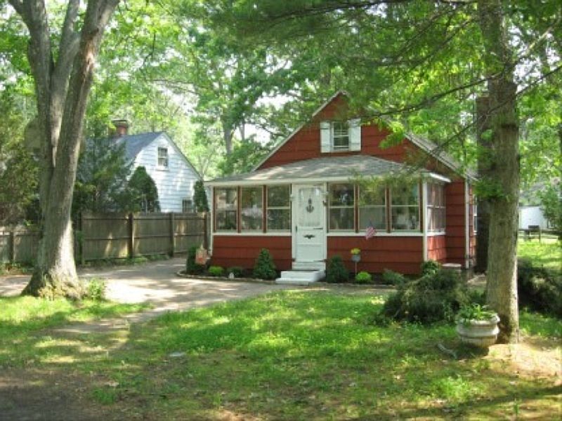 1st image of 134 Noyac Ave