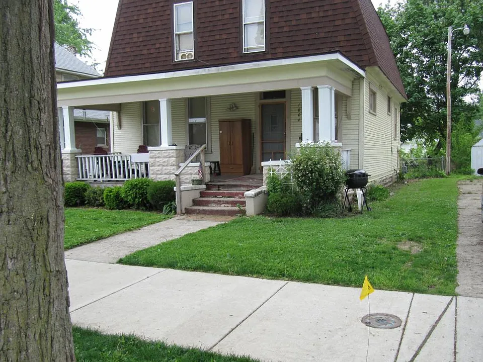 1004 E Walnut St