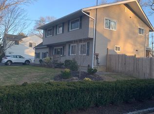 276 Sylvan Rd, North Babylon, NY 11703