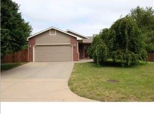218 E Country Walk Ln, Mulvane, KS 67110