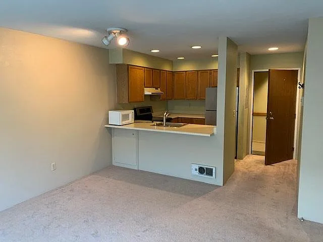 1 bed, 557 sqft, $1,695 — Photo 2