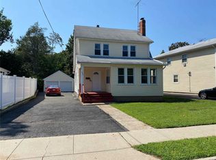 400 Woodfield Rd, West Hempstead, NY 11552