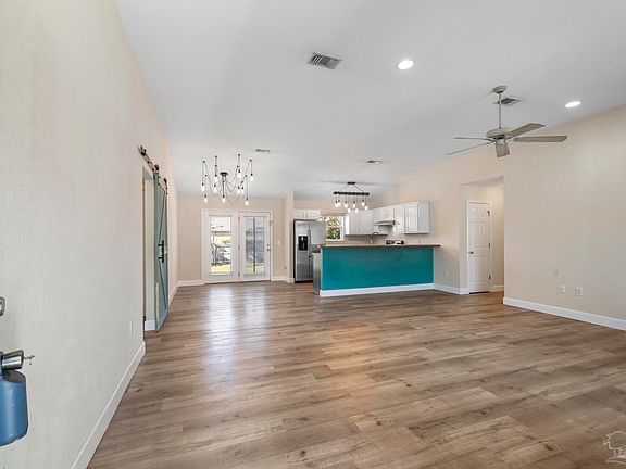 4th image of 2449 Houston Cir