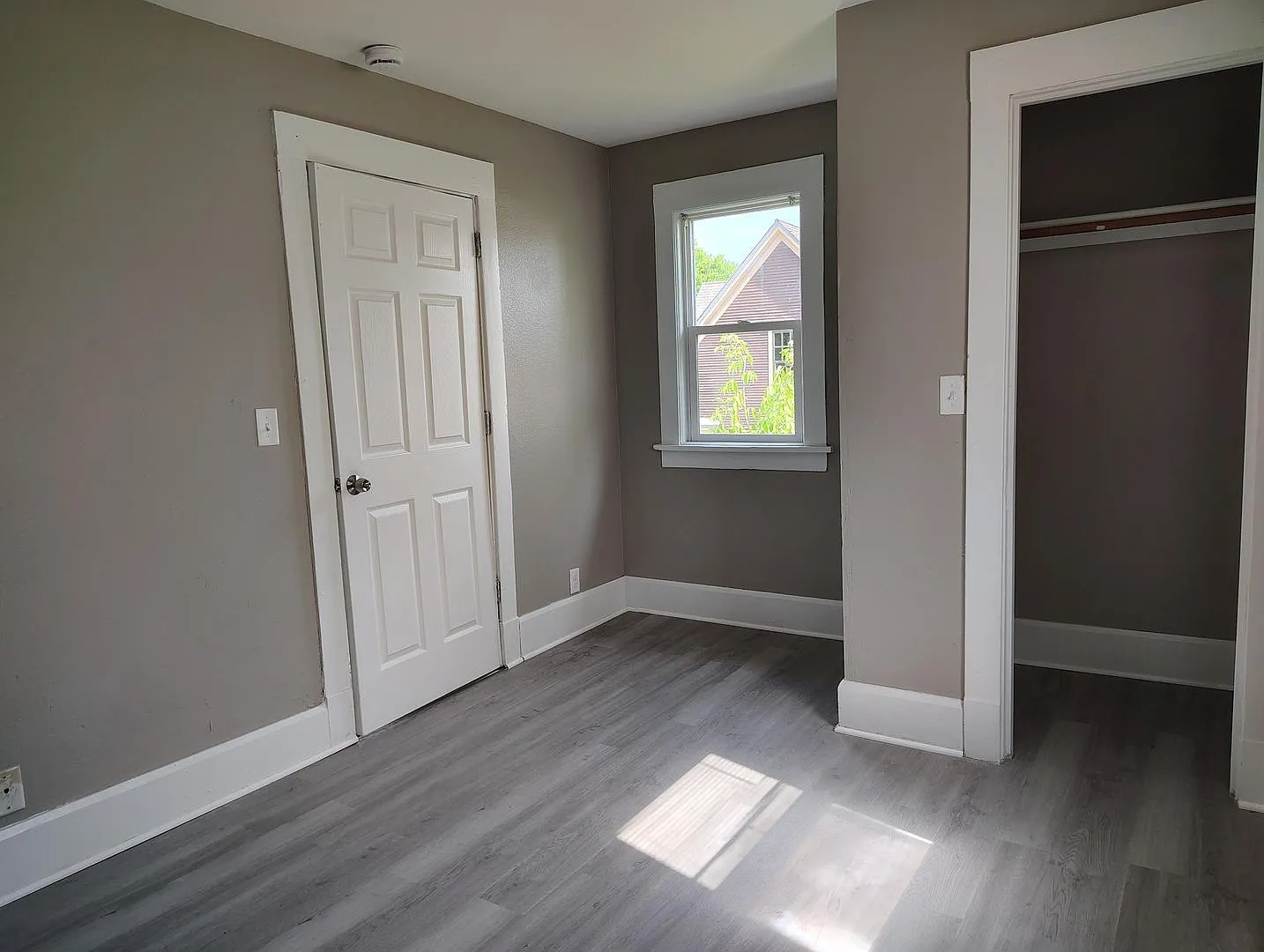 1217 Grand Ave — Photo 2
