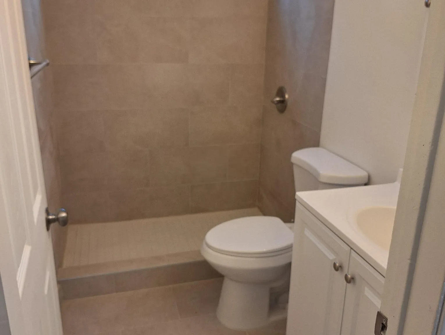 2 bed, 780 sqft, $2,100 — Photo 2