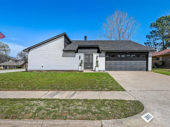 2801 Woodpath Ln, Bedford, TX 76021