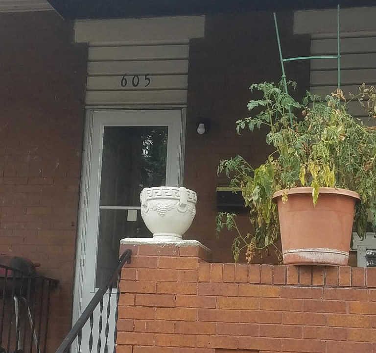 2nd image of 605 N Ellwood Ave