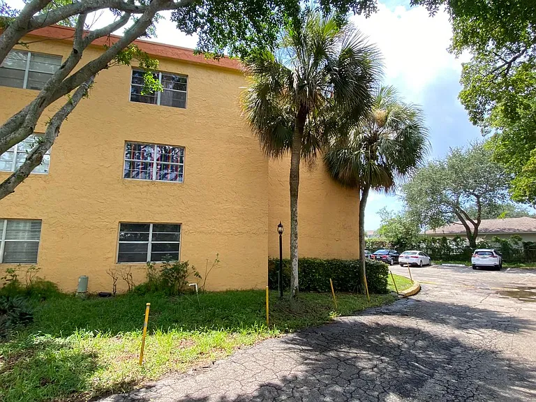 4304 NW 9th Ave #3-3B-3B3 — Photo 31