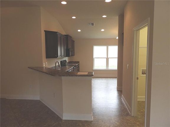 4th image of 405 Edith Dr