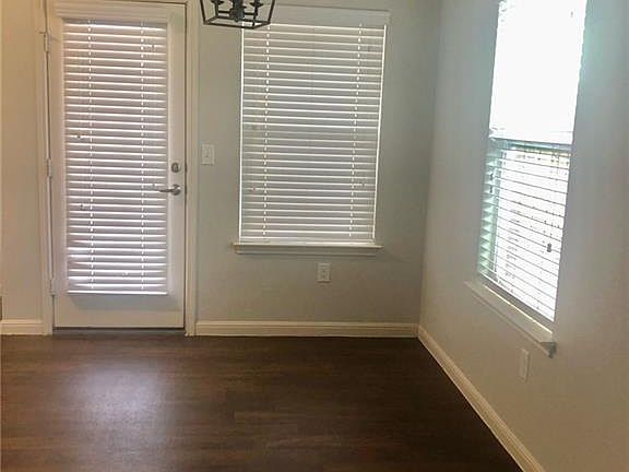 3rd image of 303 Foxglove Dr