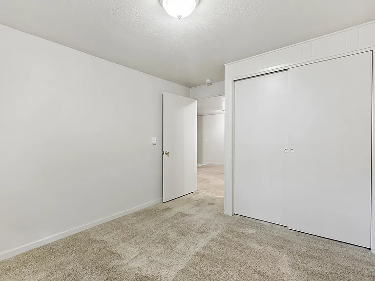 Outrigger Apartments — Photo 16