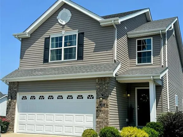 3305 Charlestowne Crossing Dr, Saint Charles, MO 63301