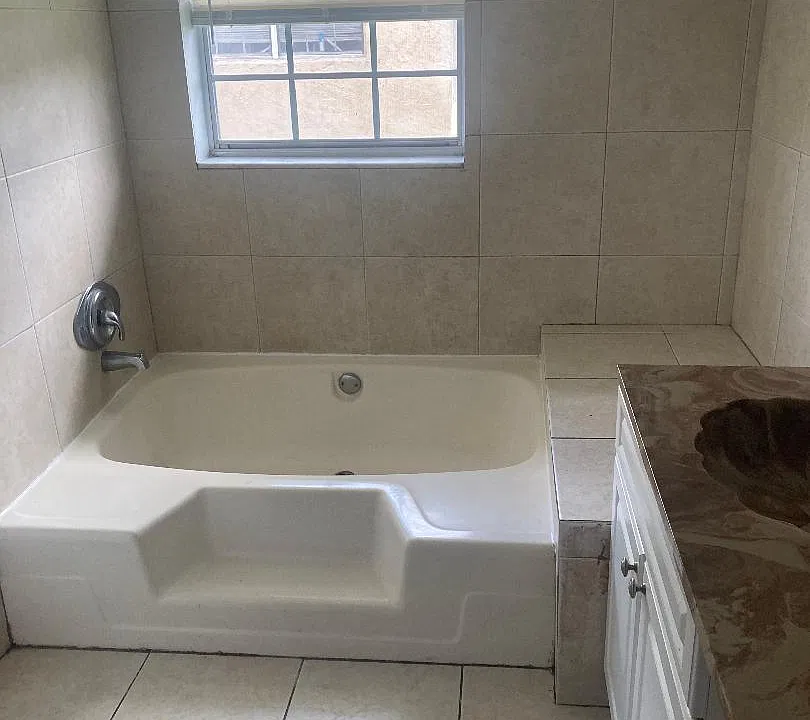 1320 SW 52nd Ave