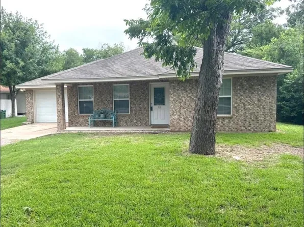 318 S Austin St, Holland, TX 76534