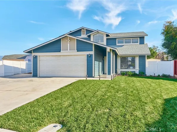 345 Eisenhower Ct, Hemet, CA 92543