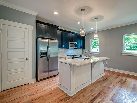 3rd image of 3524B Sanford Ave