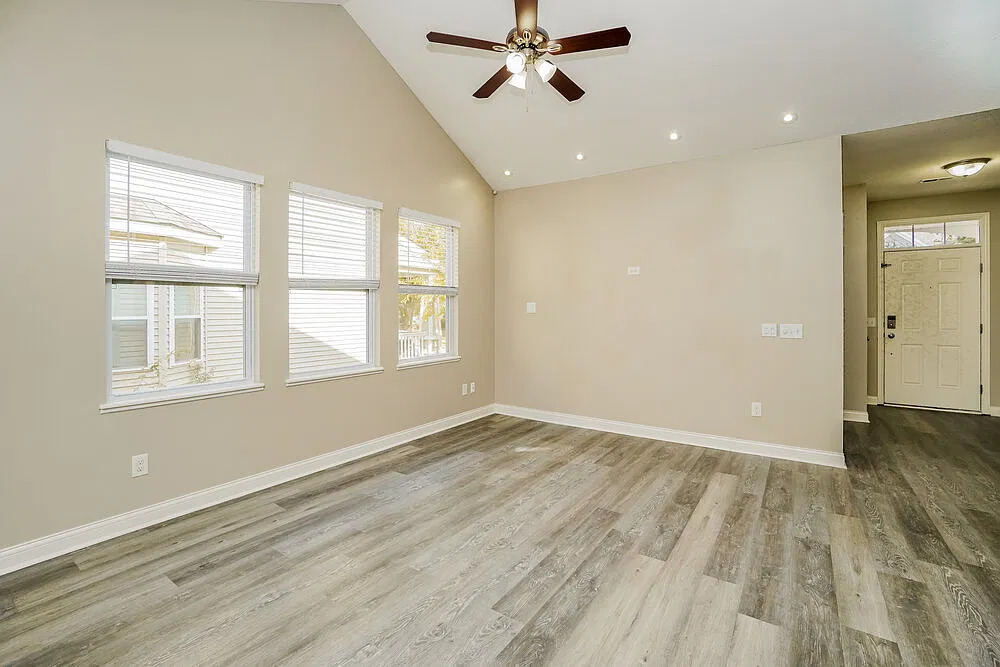 3 bed, 2.0 bath, 1392 sqft, $3,180 — Photo 4