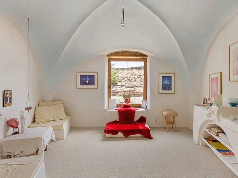 Treatment Room / Bedroom 2