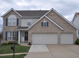 452 Hamilton Meadows Dr, Fenton, MO 63026