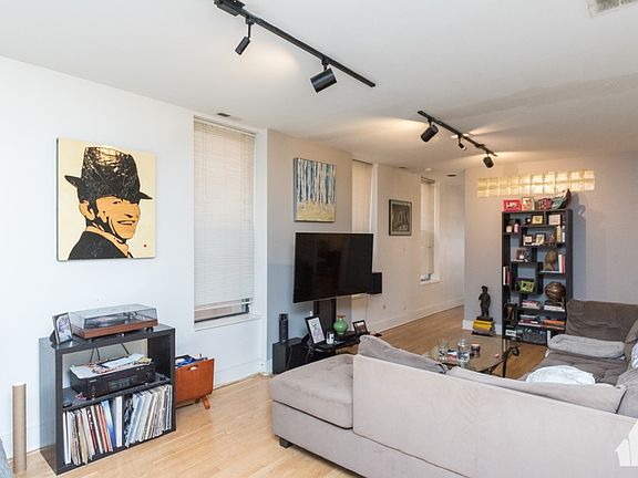 2nd image of 2308 N Greenview Ave #1B