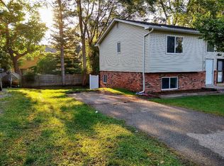 211 Hacker St, Rochester Hills, MI 48307