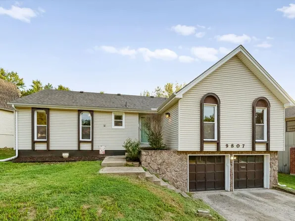 9807 Woodland Ln, Kansas City, MO 64131