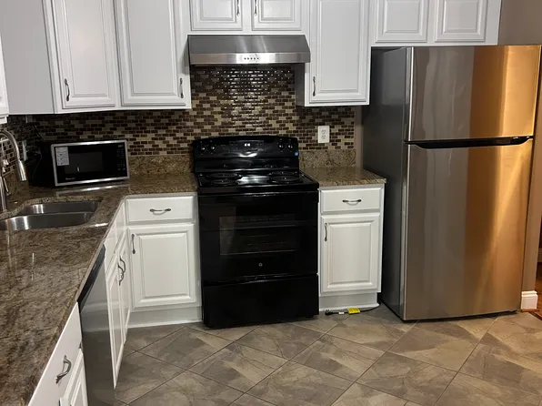 425 Hardmoore Ct, Glen Burnie, MD 21061