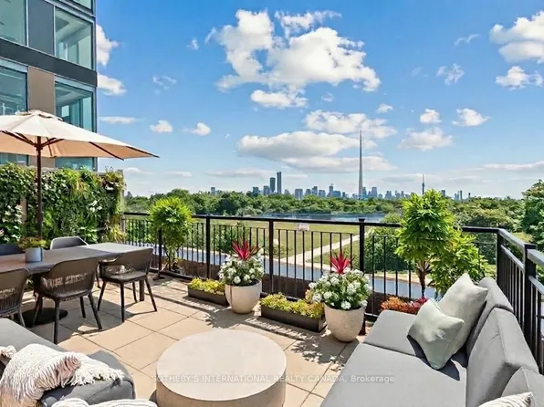 288 Saint Clair Ave W #Townhouse 1, Toronto, ON M4V 1S3