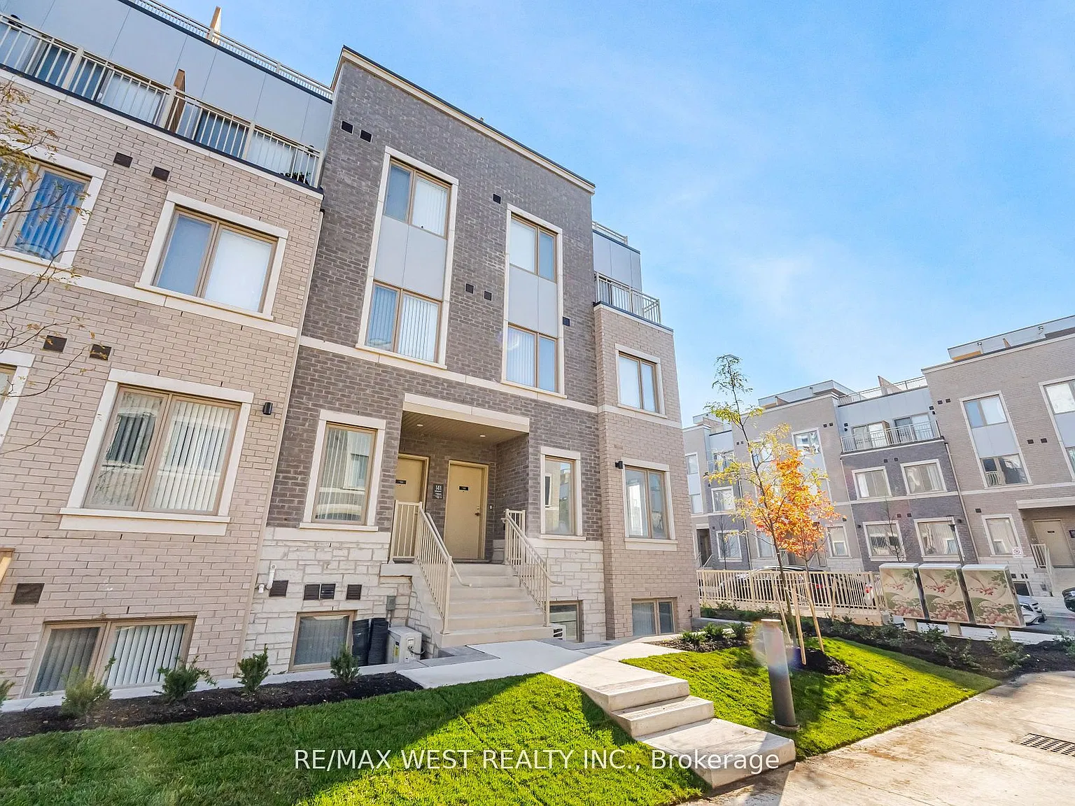 141 Honeycrisp Cres — Photo 3