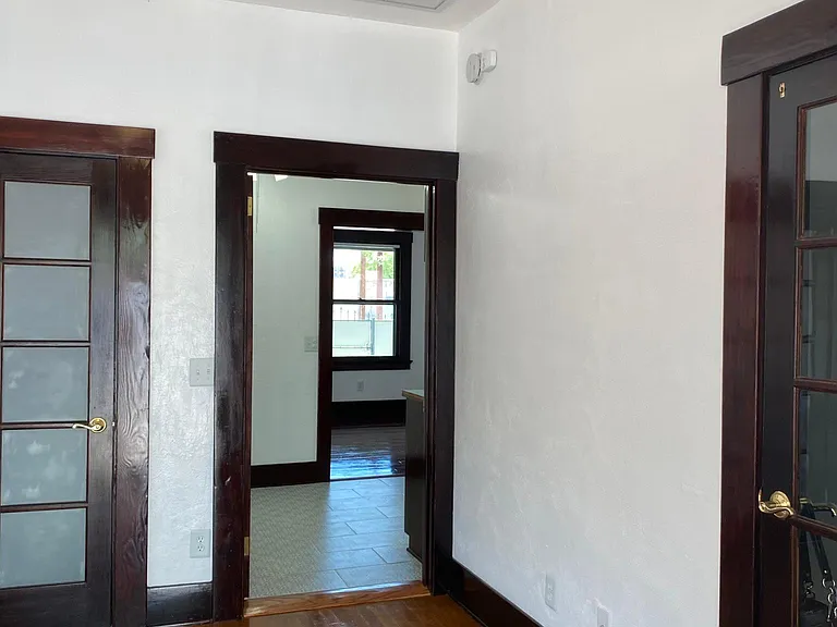 27 E 4th St — Photo 9