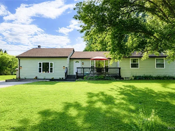 4762 S Ayers Rd, Akron, NY 14001