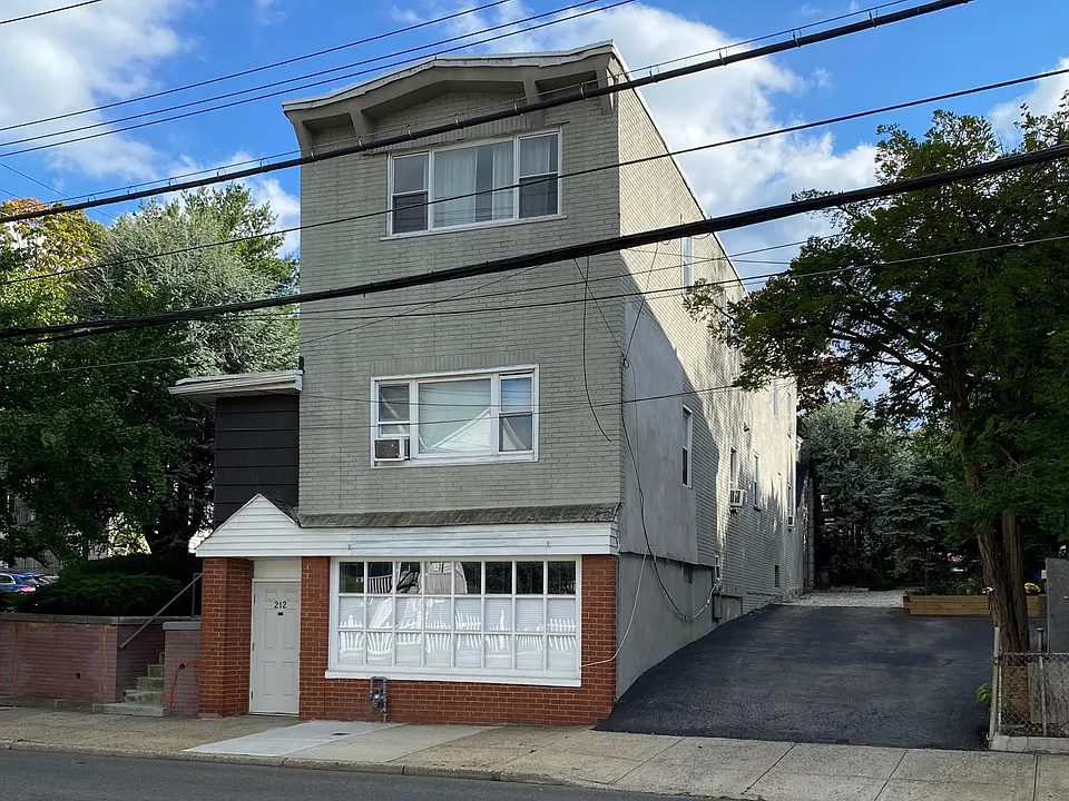 212 Ashford Ave #2
