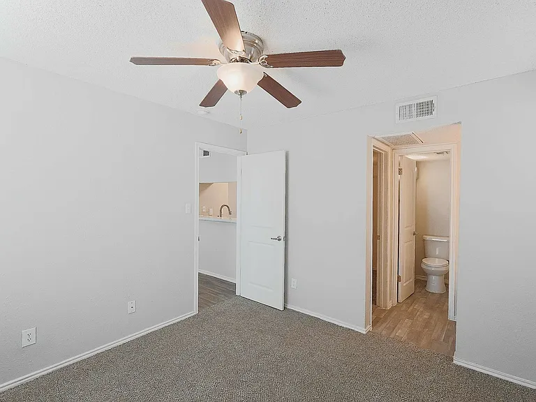 City Crest Apartments — Photo 51