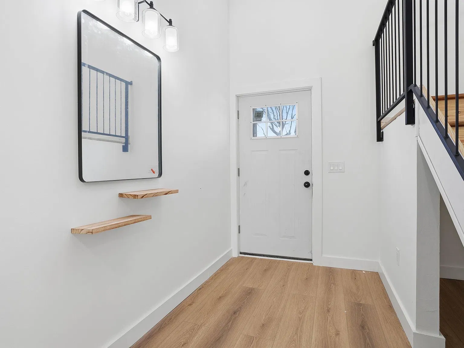 5 bed, 2600 sqft, $4,500 — Photo 4