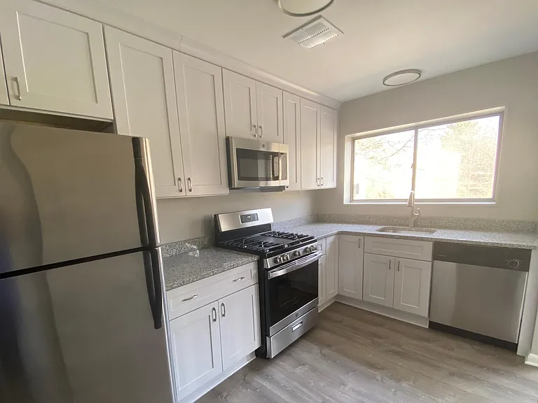 10625 Montrose Ave #201 — Photo 3