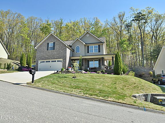 2nd image of 3066 Oakwood Hills Ln