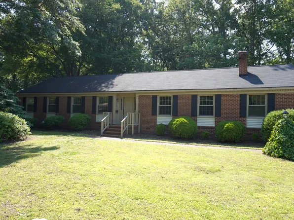 5 Cameron Dr, Newport News, VA 23606