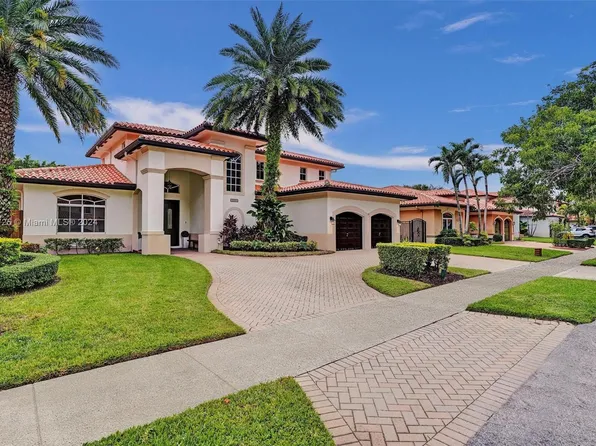 8040 NW 156th Ter, Miami Lakes, FL 33016